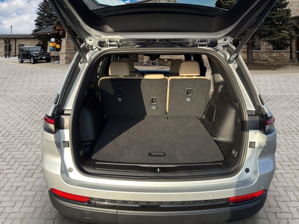 new 2025 Jeep Grand Cherokee car, priced at $51,835