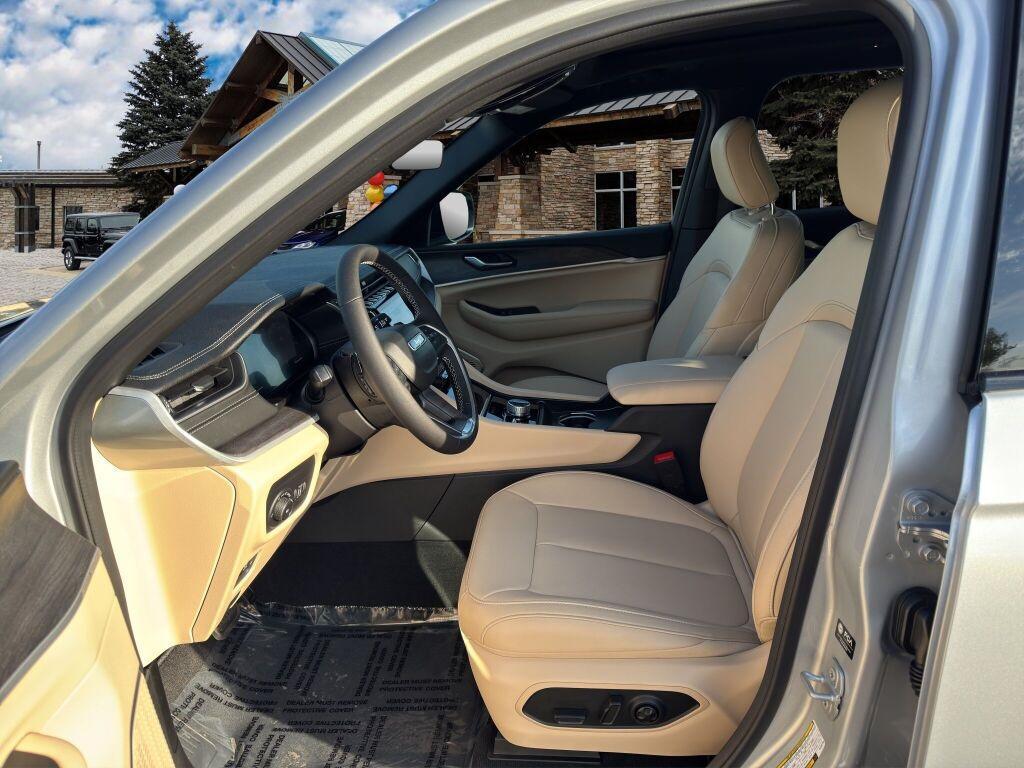 new 2025 Jeep Grand Cherokee car, priced at $51,835