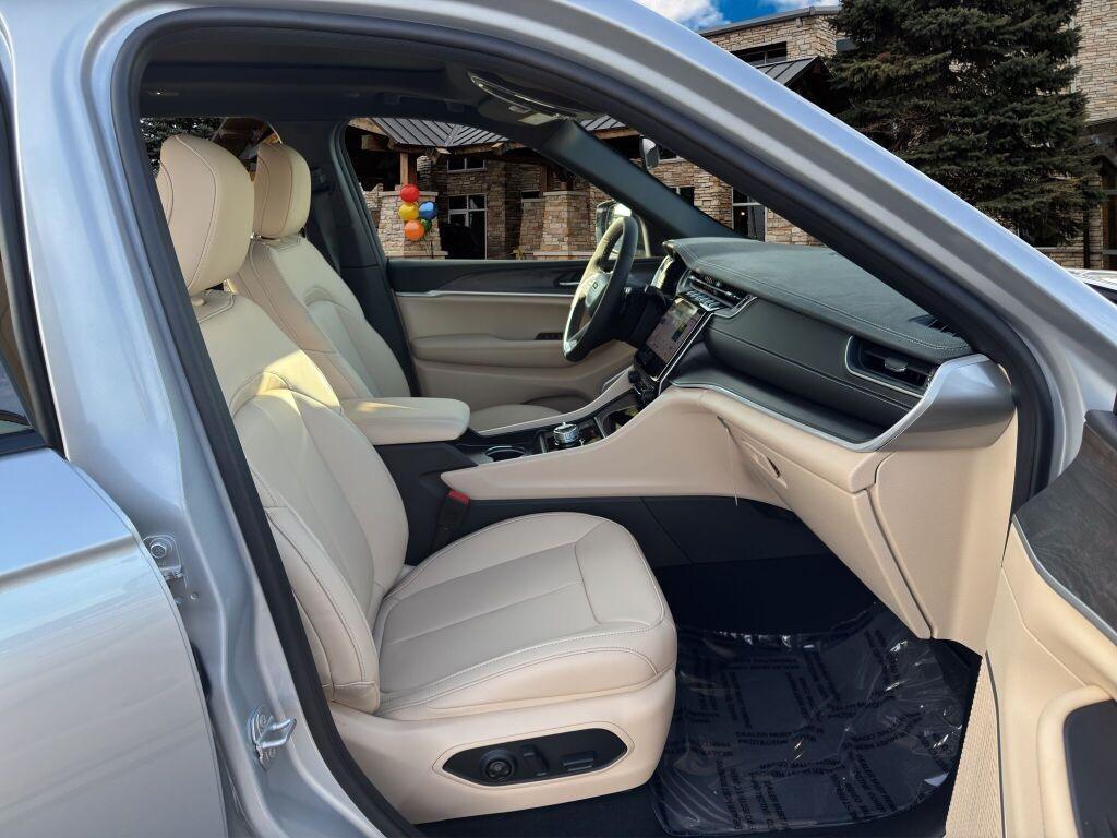 new 2025 Jeep Grand Cherokee car, priced at $51,835