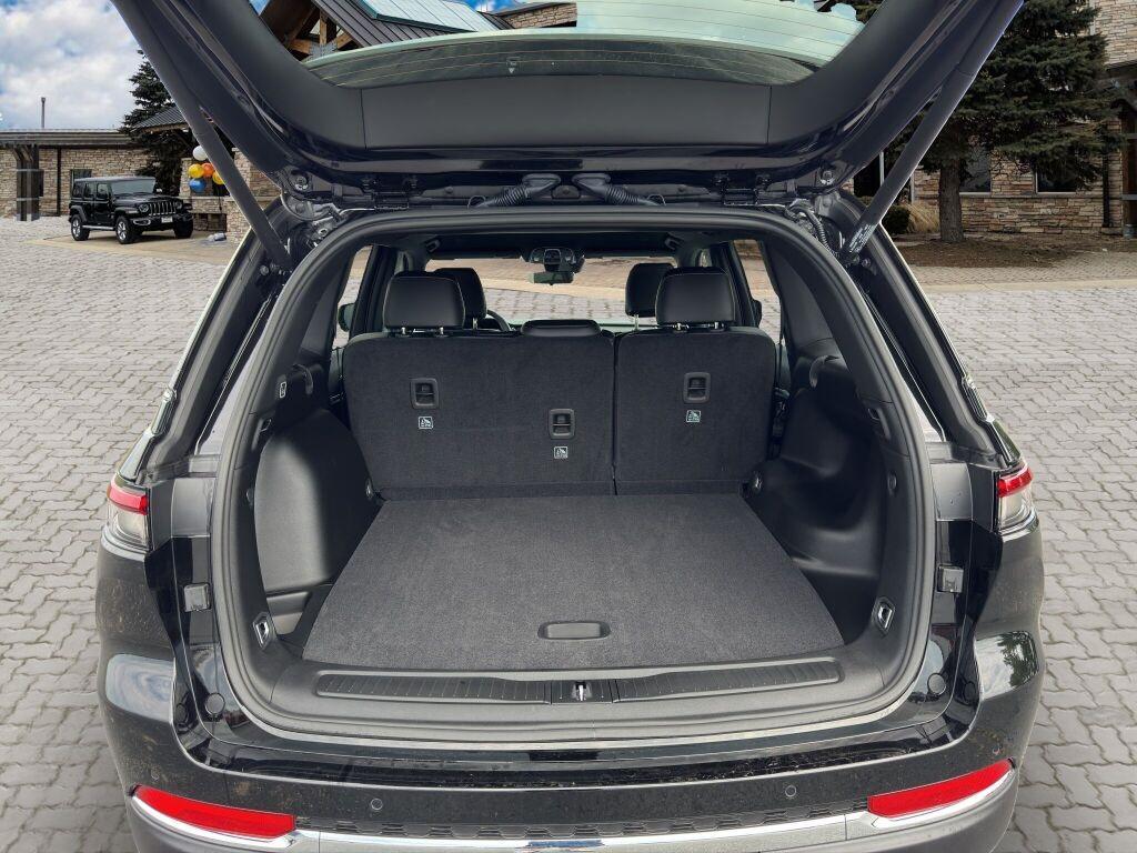 new 2025 Jeep Grand Cherokee car, priced at $43,831