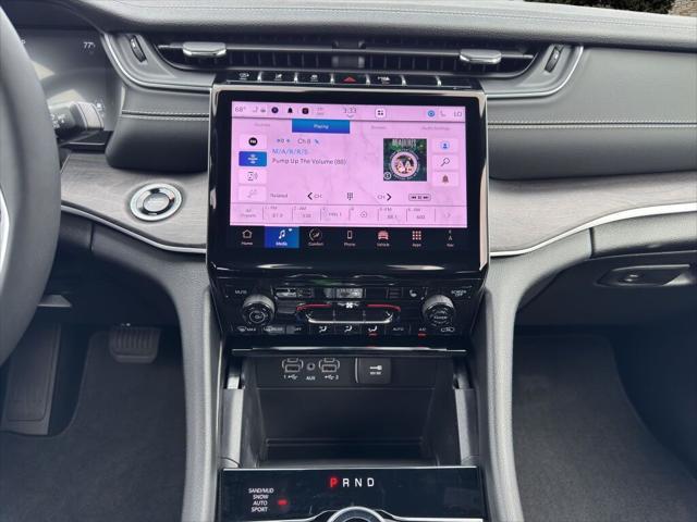 new 2025 Jeep Grand Cherokee car, priced at $48,290