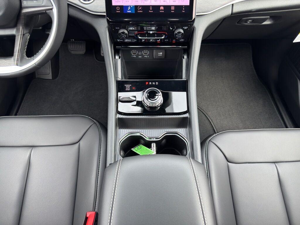new 2025 Jeep Grand Cherokee car, priced at $43,831