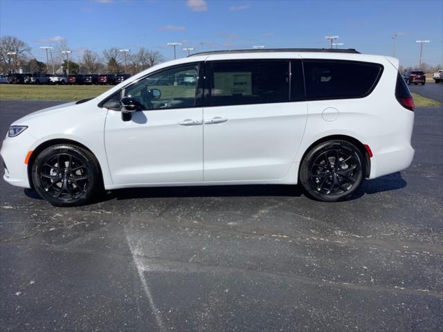 new 2024 Chrysler Pacifica car, priced at $48,180