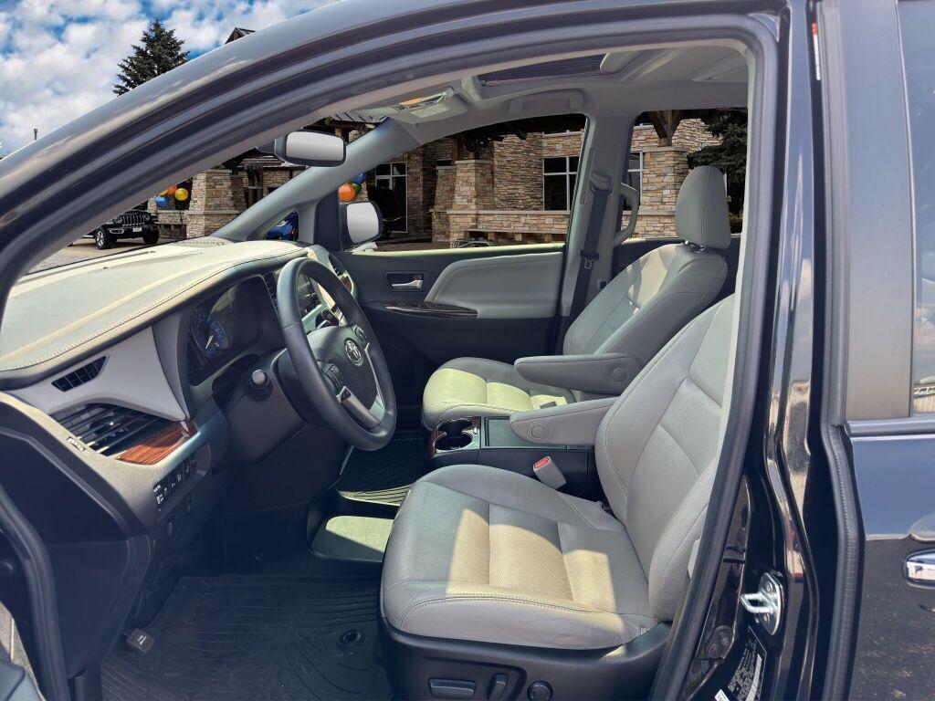 used 2017 Toyota Sienna car