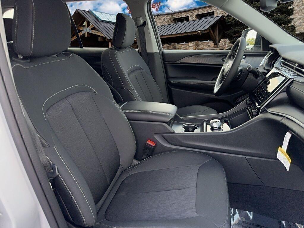 new 2023 Jeep Grand Cherokee car, priced at $39,500