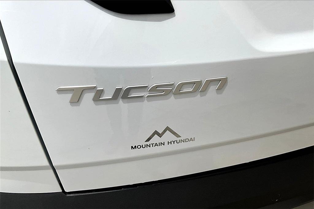 new 2025 Hyundai TUCSON Hybrid car, priced at $40,580