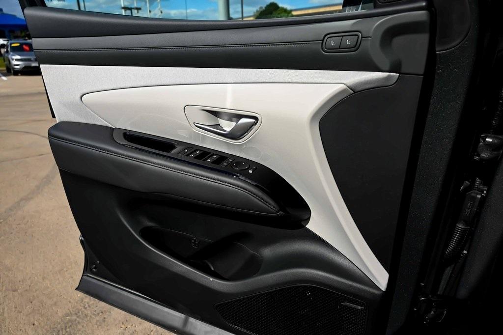 new 2025 Hyundai TUCSON Plug-In Hybrid car, priced at $48,550