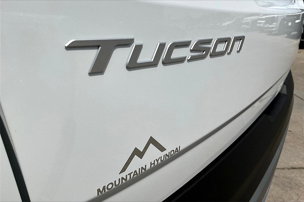 new 2025 Hyundai TUCSON Hybrid car, priced at $33,725