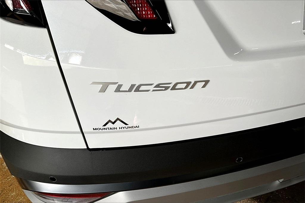 new 2025 Hyundai TUCSON Hybrid car, priced at $40,580