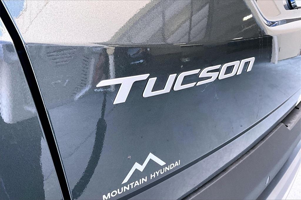 new 2025 Hyundai TUCSON Hybrid car, priced at $40,135