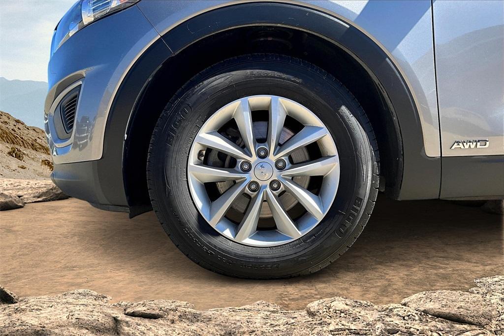 used 2018 Kia Sorento car, priced at $12,998