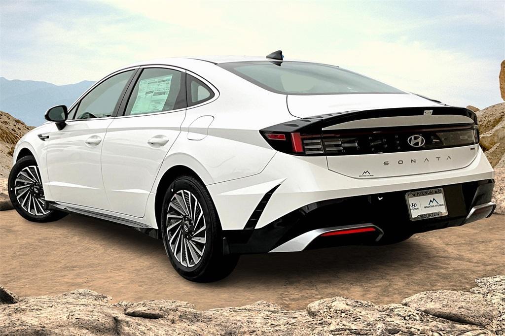 new 2025 Hyundai Sonata Hybrid car, priced at $31,330