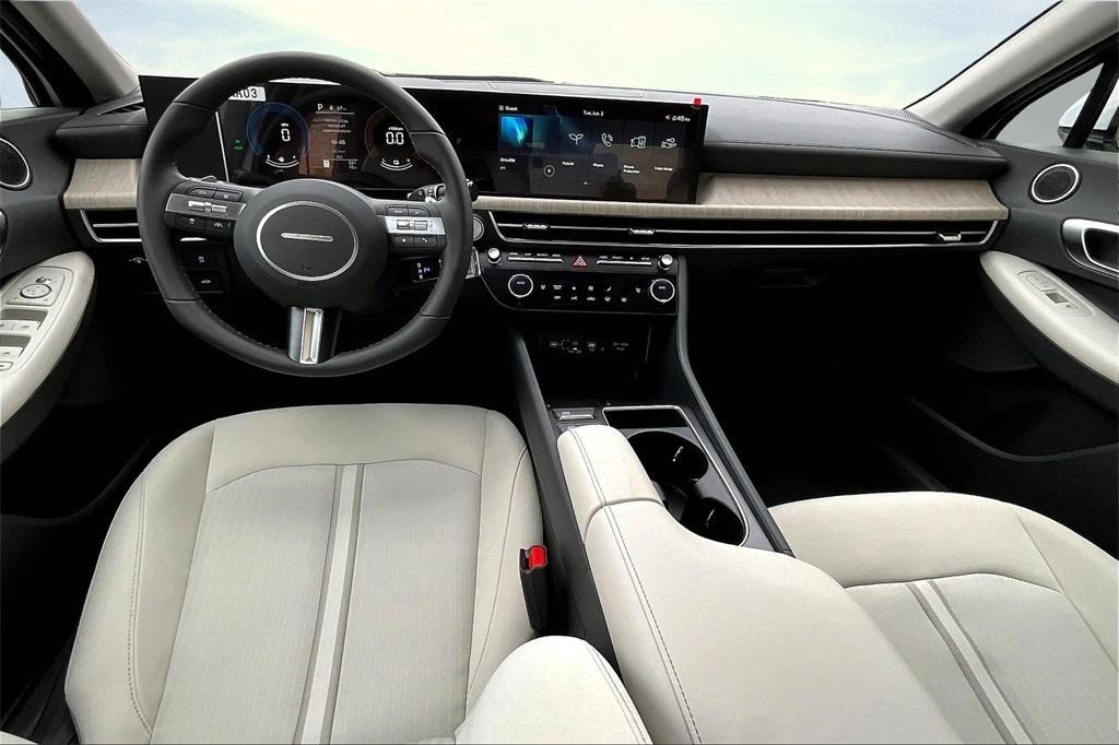 new 2025 Hyundai Sonata Hybrid car, priced at $31,330