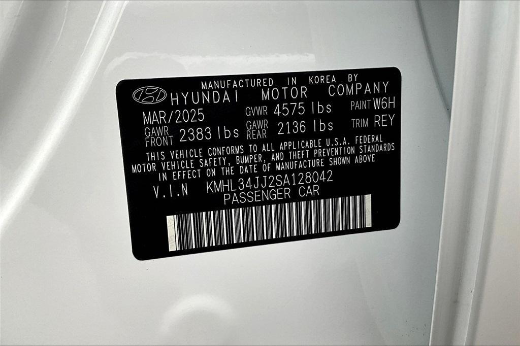 new 2025 Hyundai Sonata Hybrid car, priced at $31,330