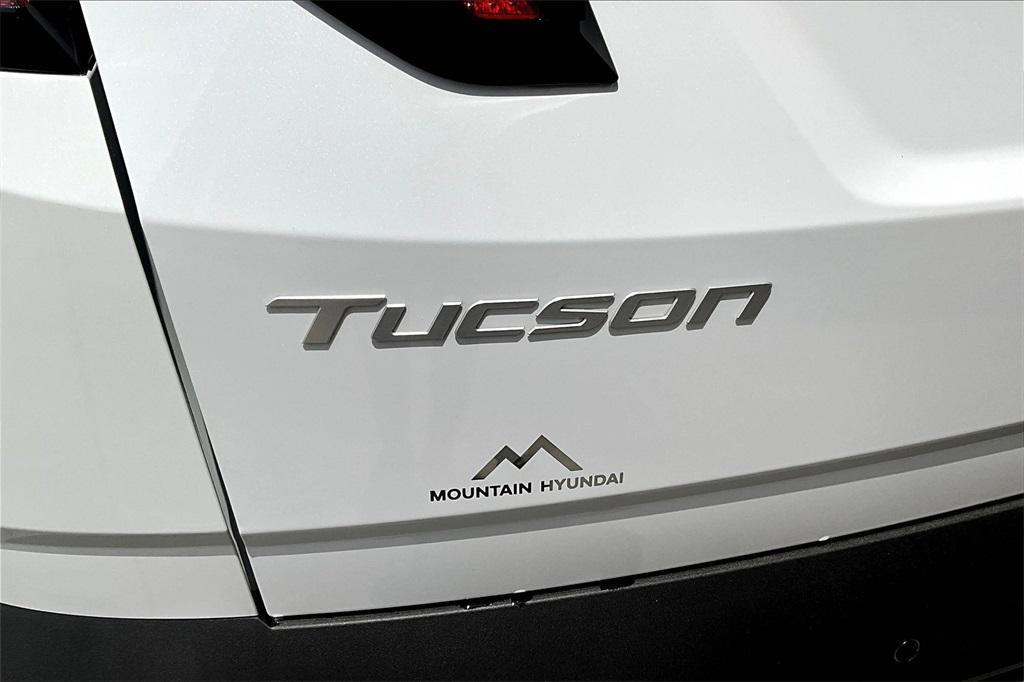 new 2025 Hyundai TUCSON Hybrid car, priced at $40,655