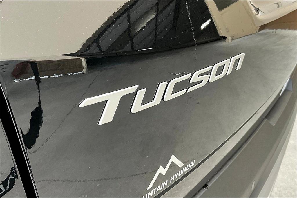 new 2025 Hyundai TUCSON Hybrid car, priced at $40,145