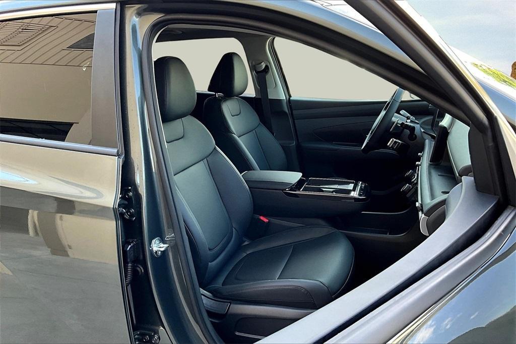 new 2025 Hyundai TUCSON Hybrid car, priced at $35,795