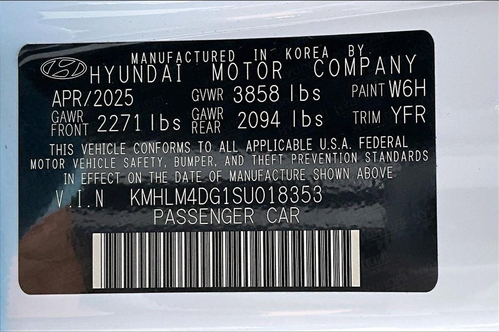 new 2025 Hyundai Elantra car, priced at $24,290