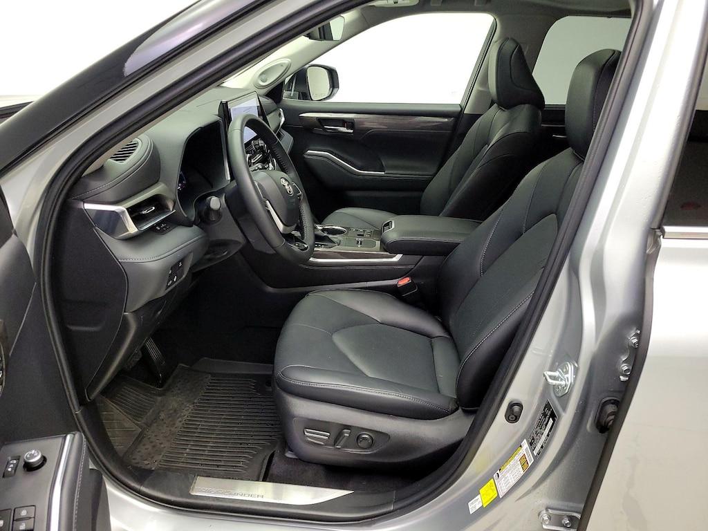 used 2023 Toyota Highlander Hybrid car, priced at $51,998