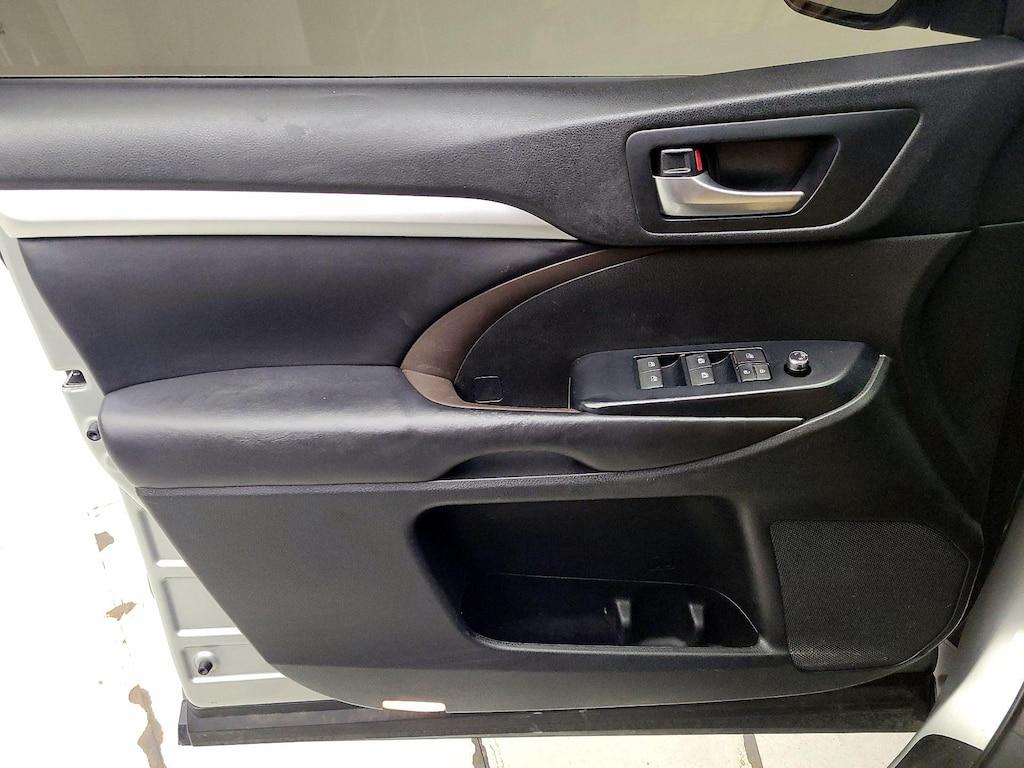used 2018 Toyota Highlander car, priced at $22,998