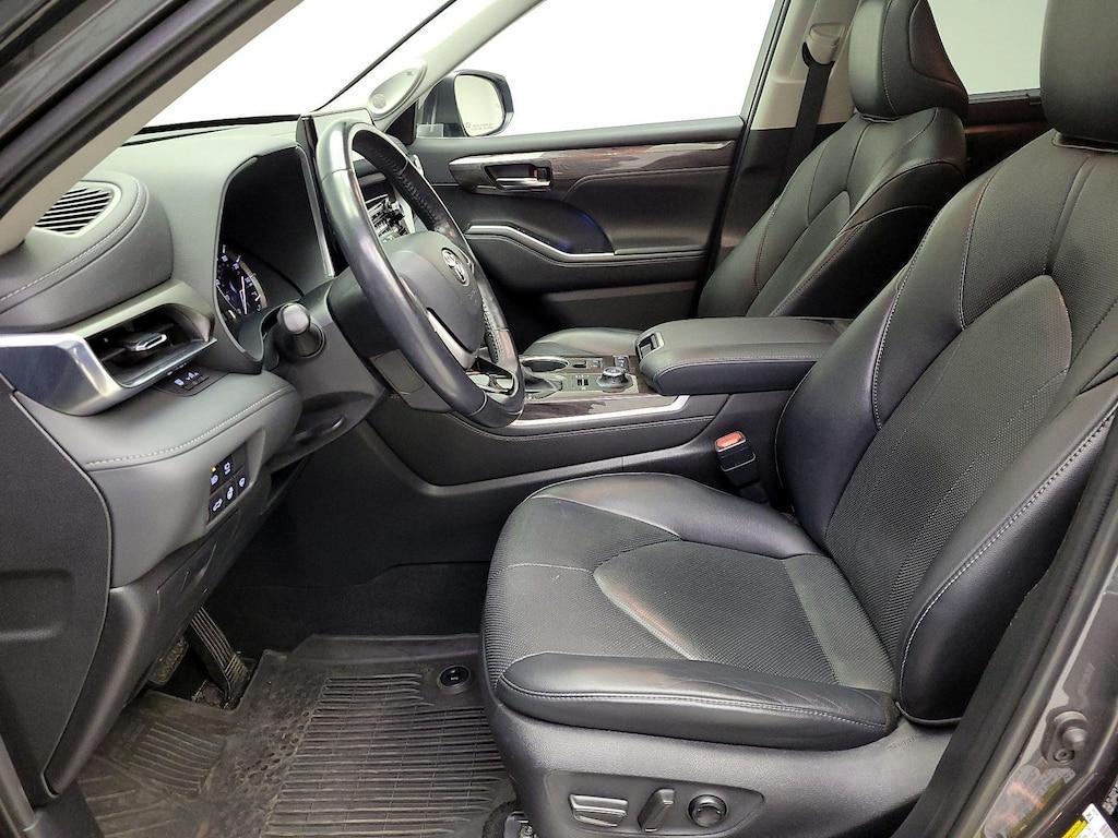 used 2022 Toyota Highlander car, priced at $33,998