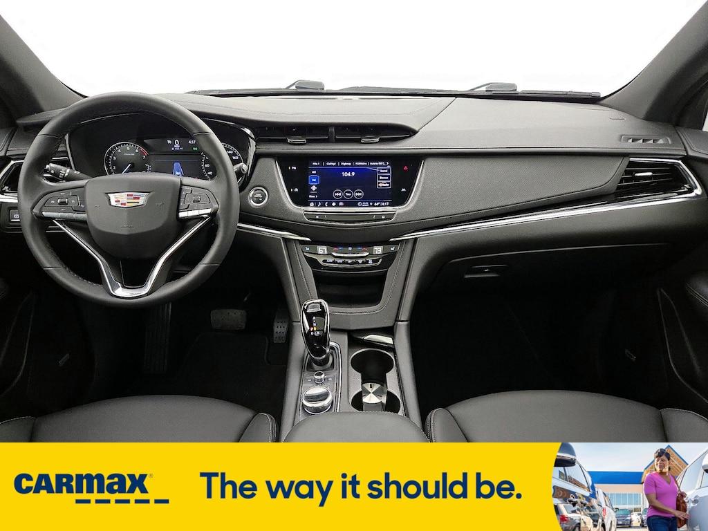 used 2022 Cadillac XT6 car, priced at $35,998