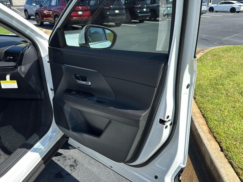 new 2025 Nissan Kicks car, priced at $28,025