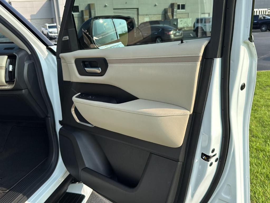new 2025 Nissan Armada car, priced at $77,548