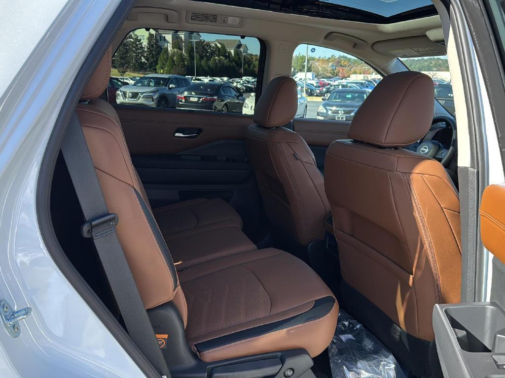 new 2025 Nissan Pathfinder car, priced at $46,227