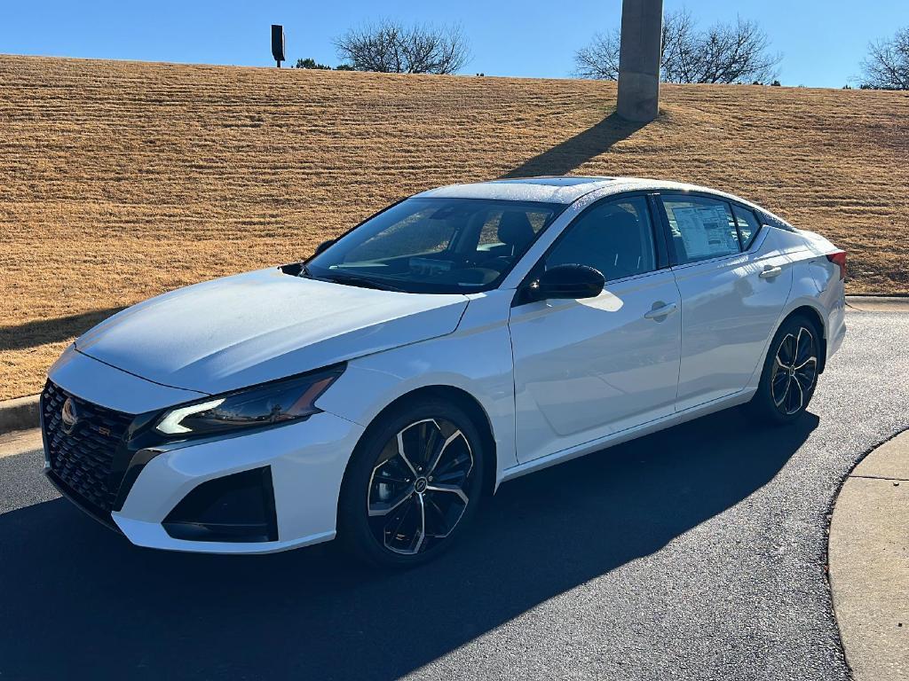 new 2025 Nissan Altima car, priced at $33,100