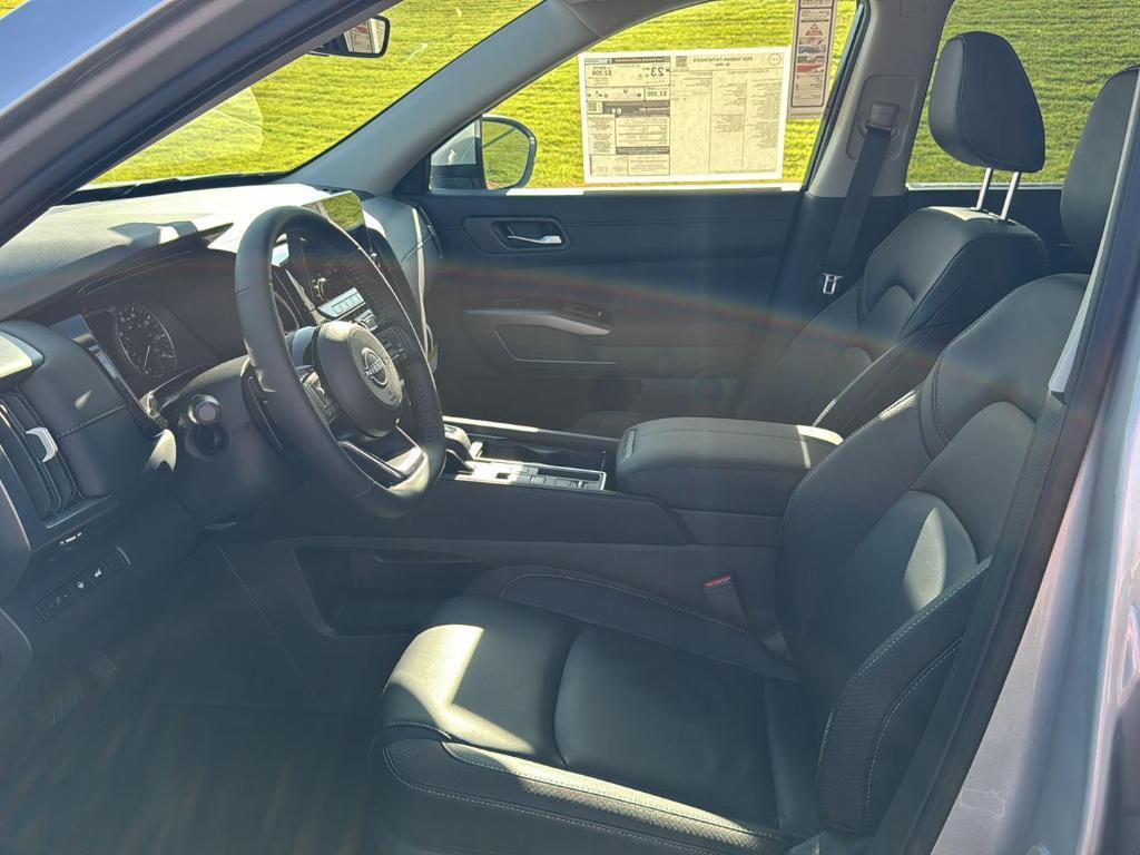 new 2025 Nissan Pathfinder car, priced at $40,722