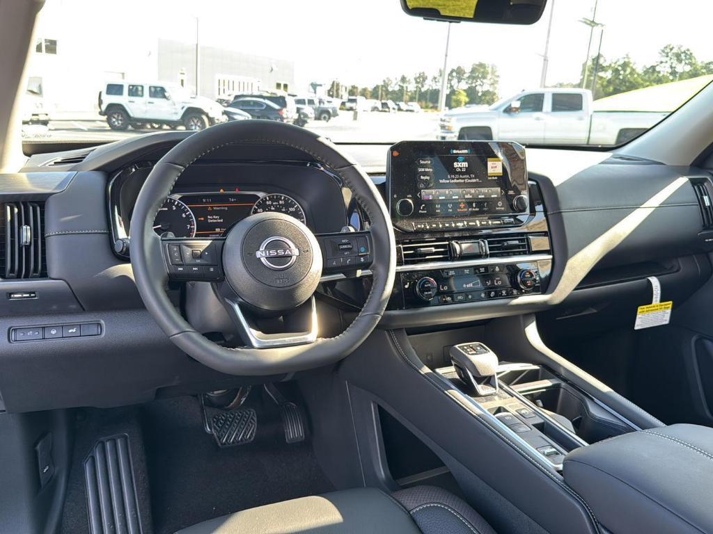 new 2025 Nissan Pathfinder car, priced at $40,722
