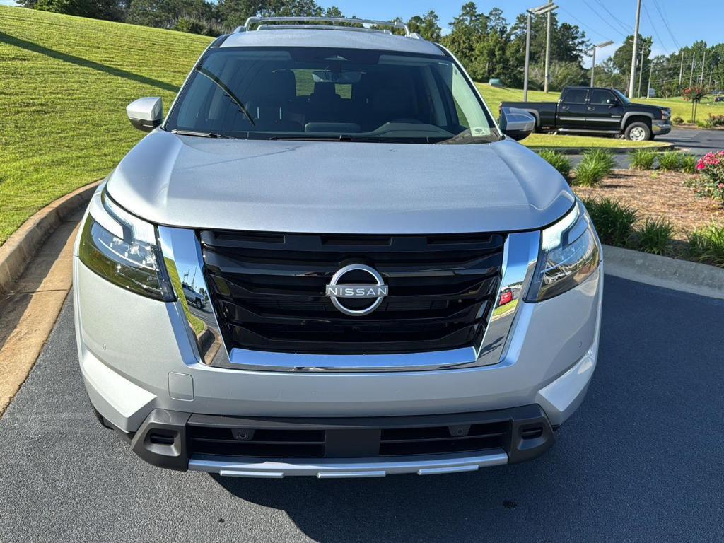 new 2025 Nissan Pathfinder car, priced at $40,722