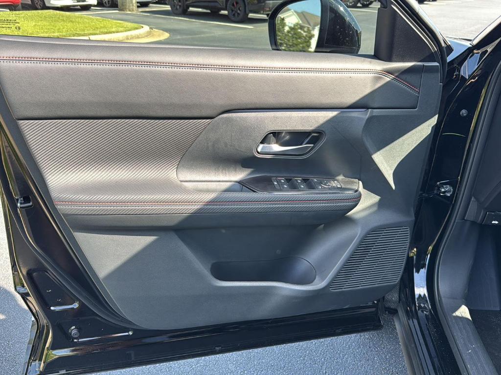 new 2025 Nissan Kicks car, priced at $28,247