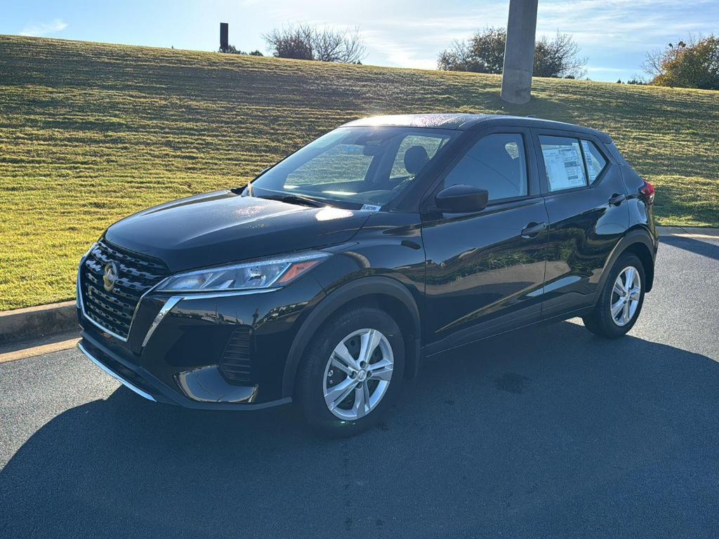 new 2025 Nissan Kicks Play car, priced at $21,926
