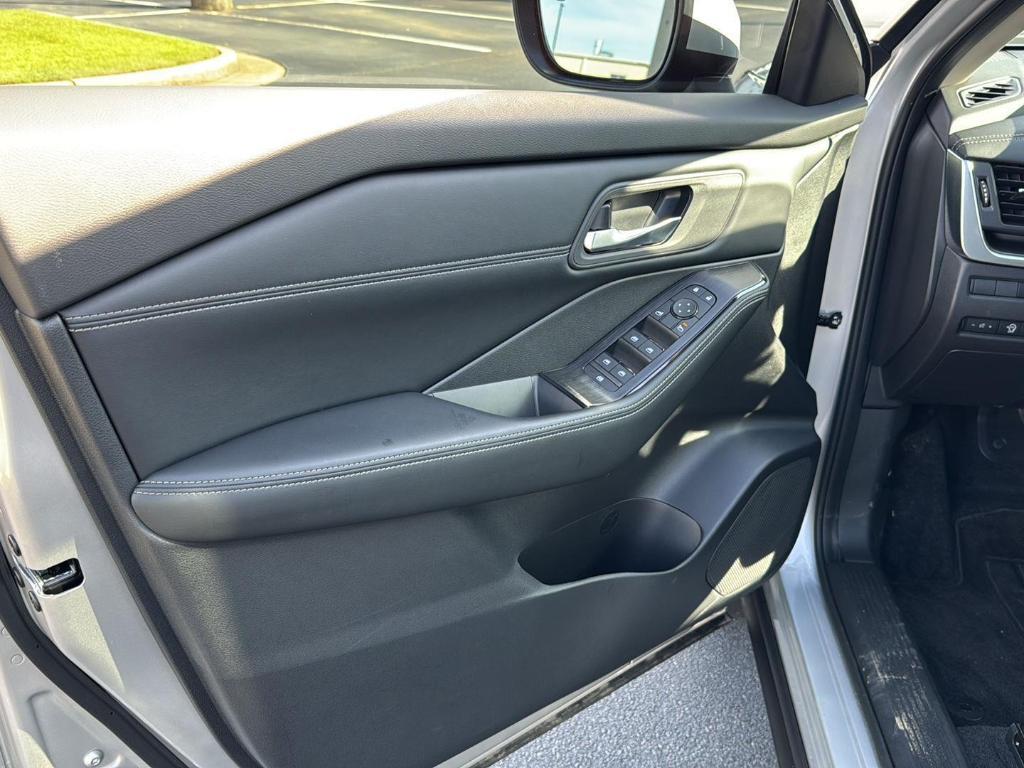 new 2025 Nissan Rogue car, priced at $30,419