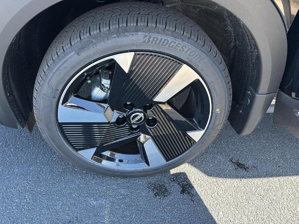 new 2025 Nissan Kicks car, priced at $27,950