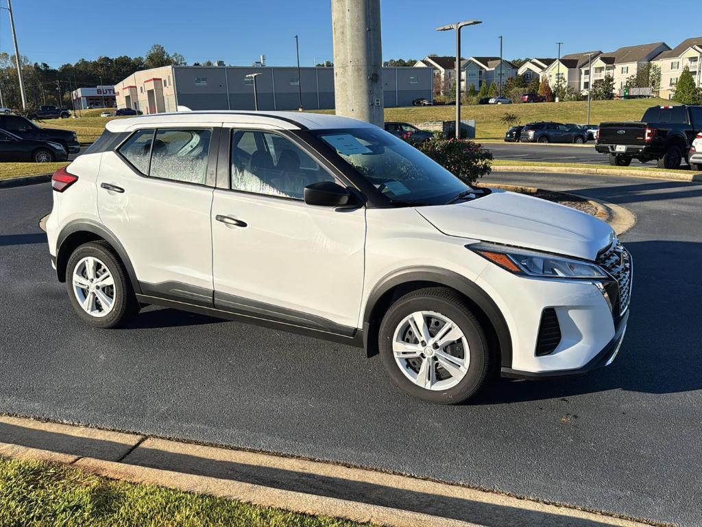 new 2025 Nissan Kicks Play car, priced at $21,872