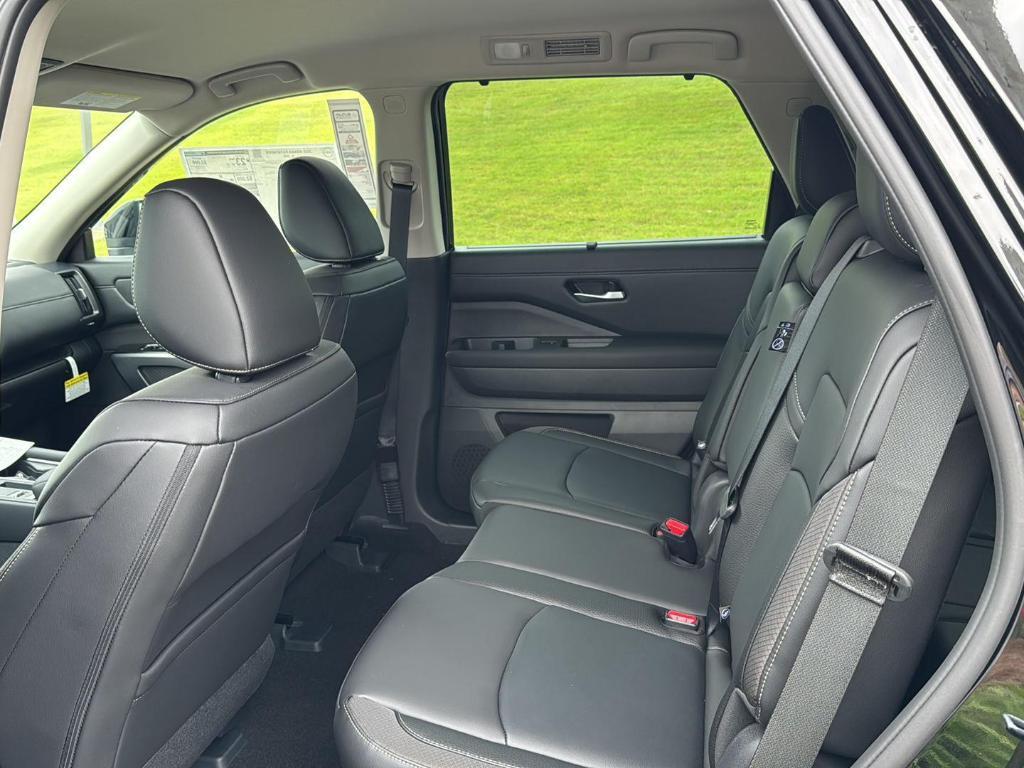 new 2025 Nissan Pathfinder car, priced at $40,228