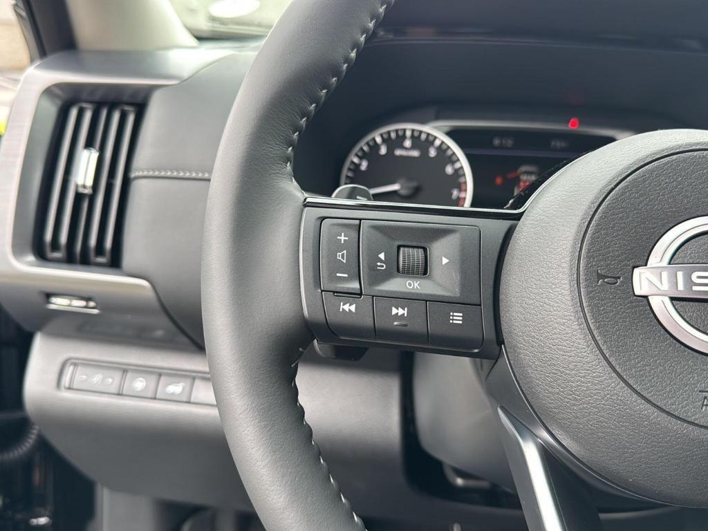 new 2025 Nissan Pathfinder car, priced at $40,228