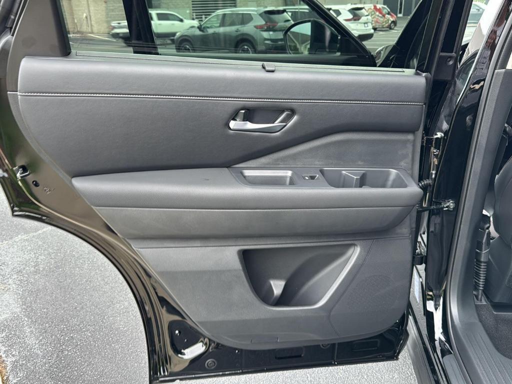 new 2025 Nissan Pathfinder car, priced at $40,228