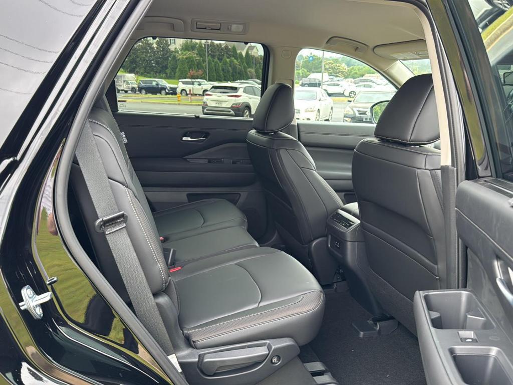 new 2025 Nissan Pathfinder car, priced at $40,228