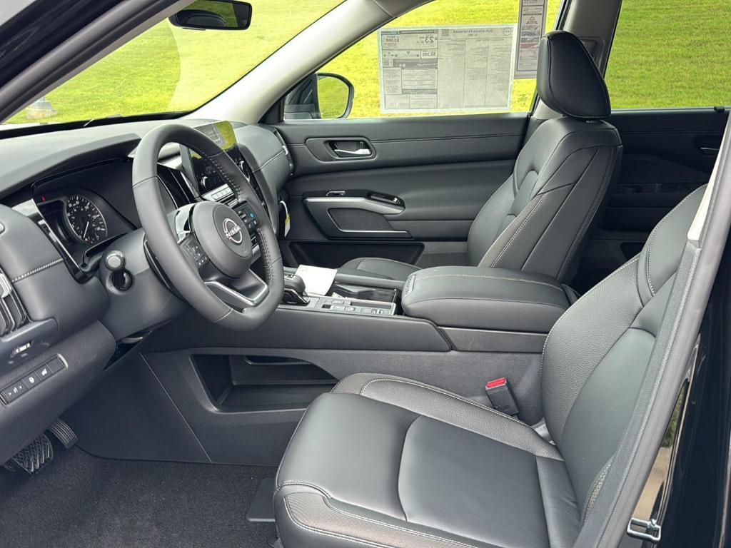 new 2025 Nissan Pathfinder car, priced at $40,228