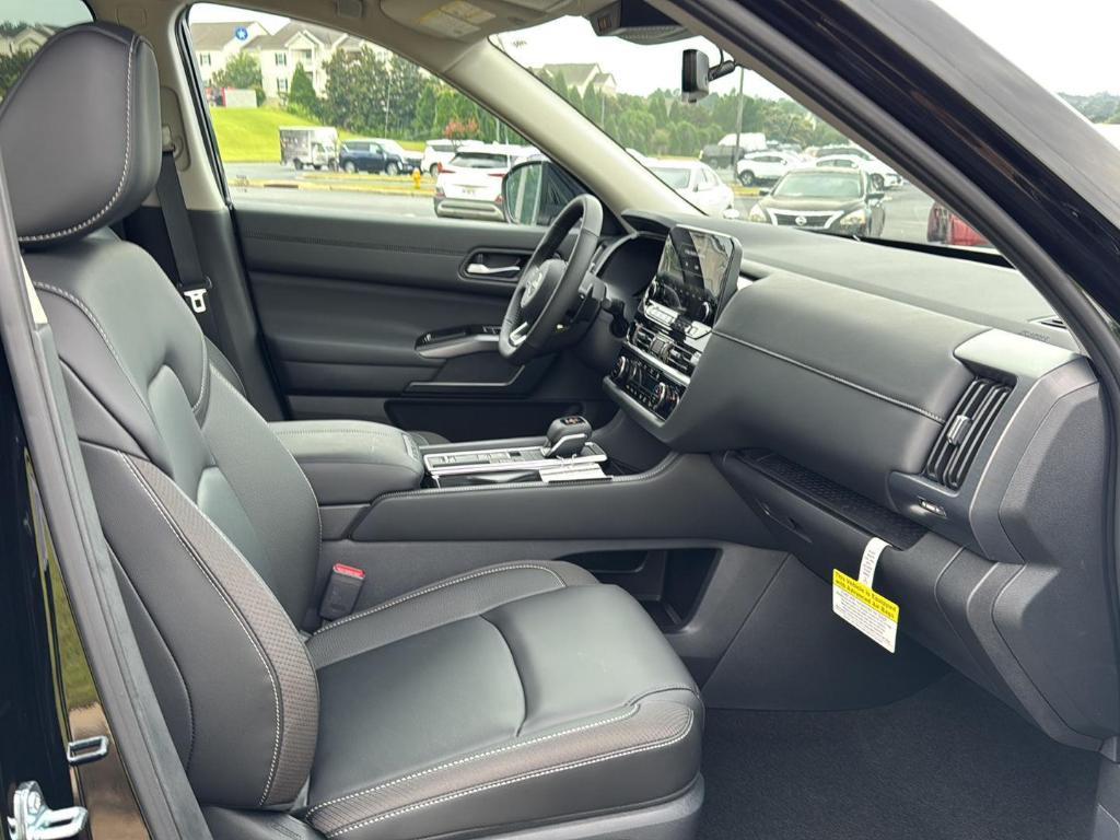new 2025 Nissan Pathfinder car, priced at $40,228