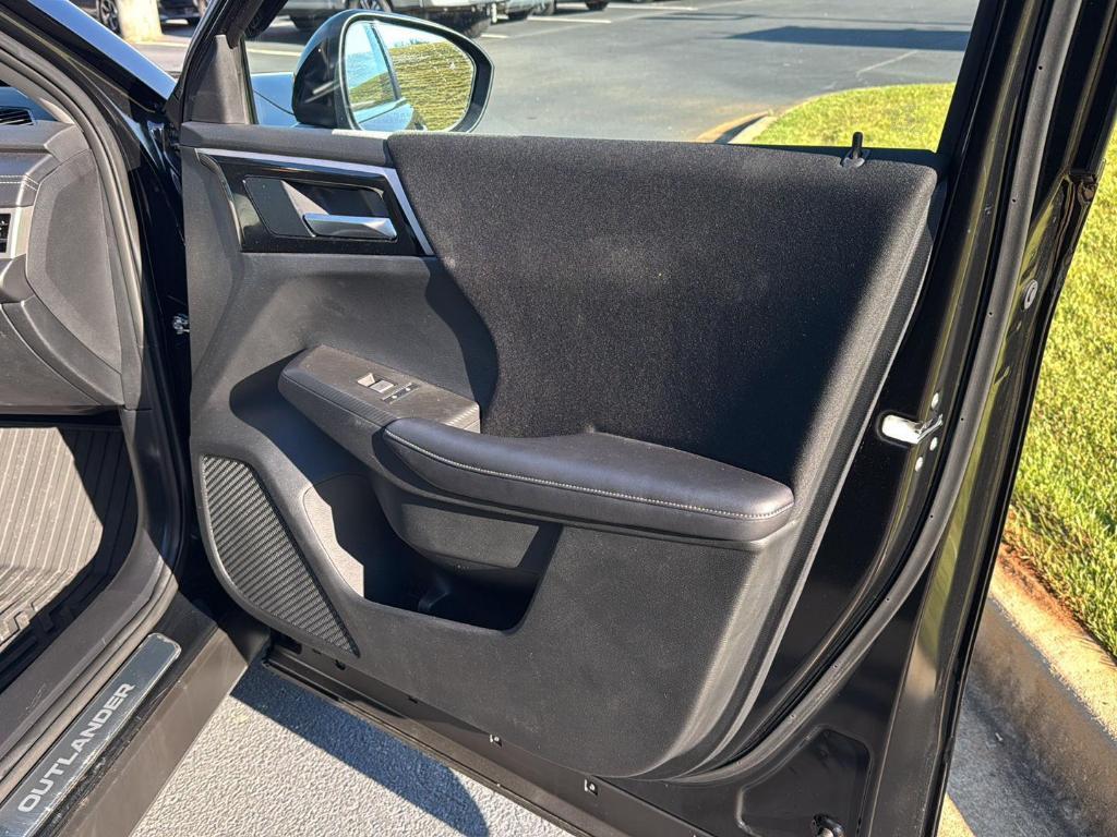 used 2024 Mitsubishi Outlander car, priced at $24,555