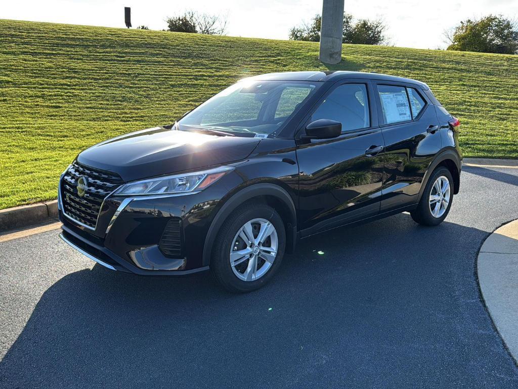new 2025 Nissan Kicks Play car, priced at $21,698