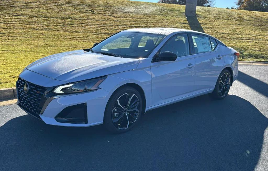 new 2025 Nissan Altima car, priced at $33,100