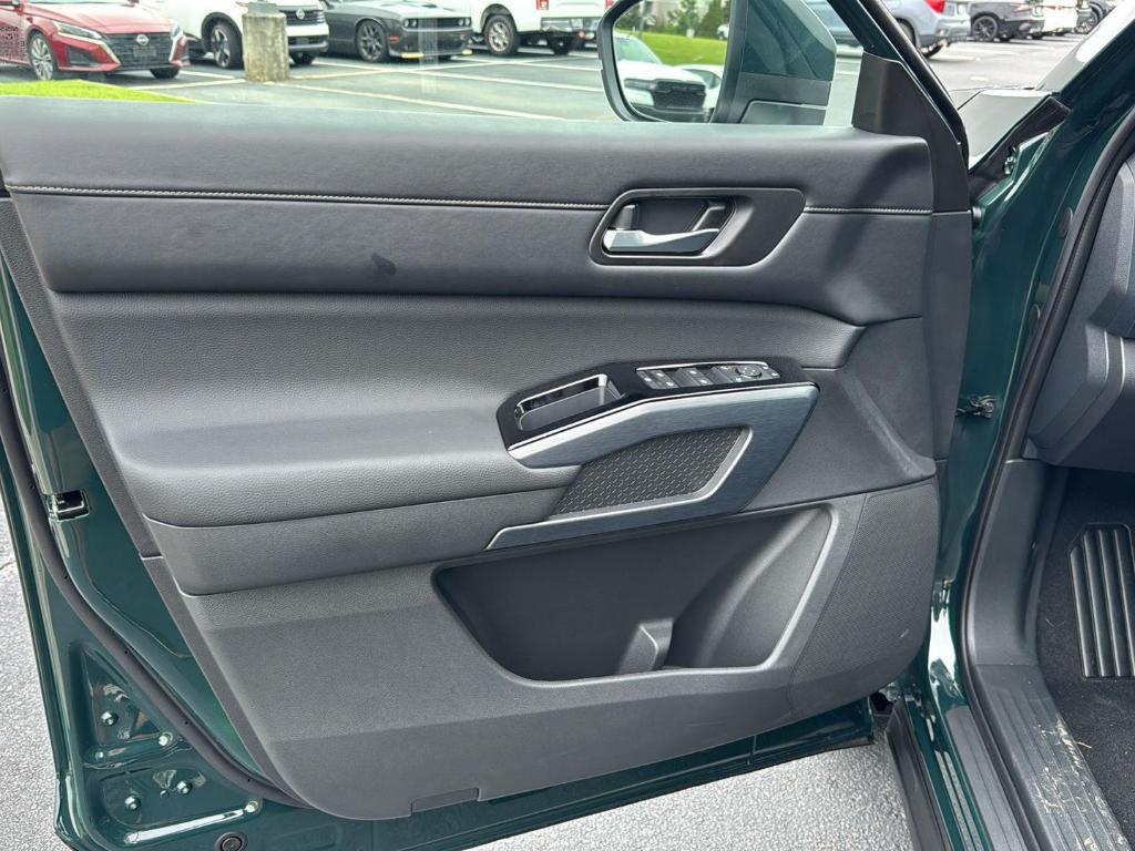 new 2025 Nissan Pathfinder car, priced at $40,719