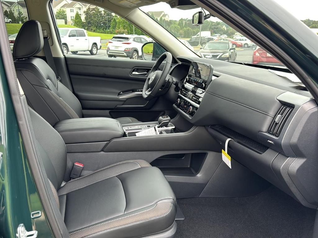 new 2025 Nissan Pathfinder car, priced at $40,719