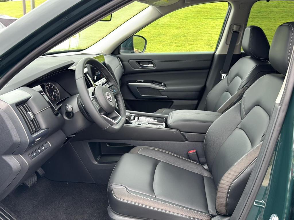 new 2025 Nissan Pathfinder car, priced at $40,719